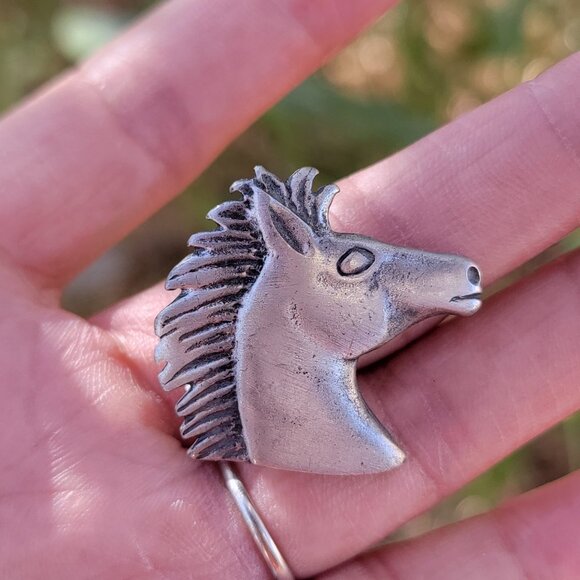 Vintage silver horse head AJRCO equestrian brooch or pin - Picture 6 of 16